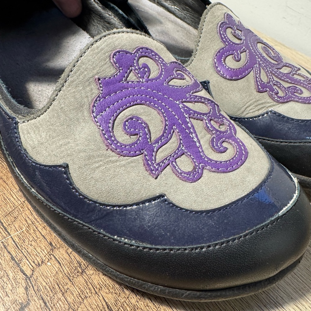 Women’s Mary Jane Flats in Black, Gray & Purple - Picture 9 of 11